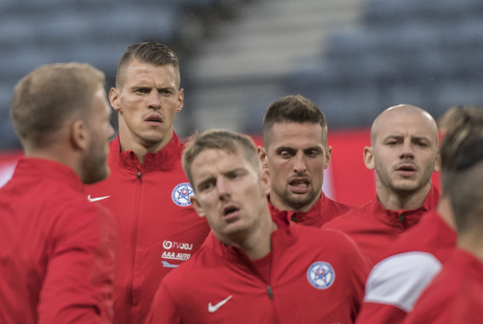 Slovenskí futbalisti (zľava Adam Nemec, Martin Škrtel, Tomáš Hubočan, Róbert Mak a Vladimír Weiss) už nemali postup na MS vo vlastných rukách.