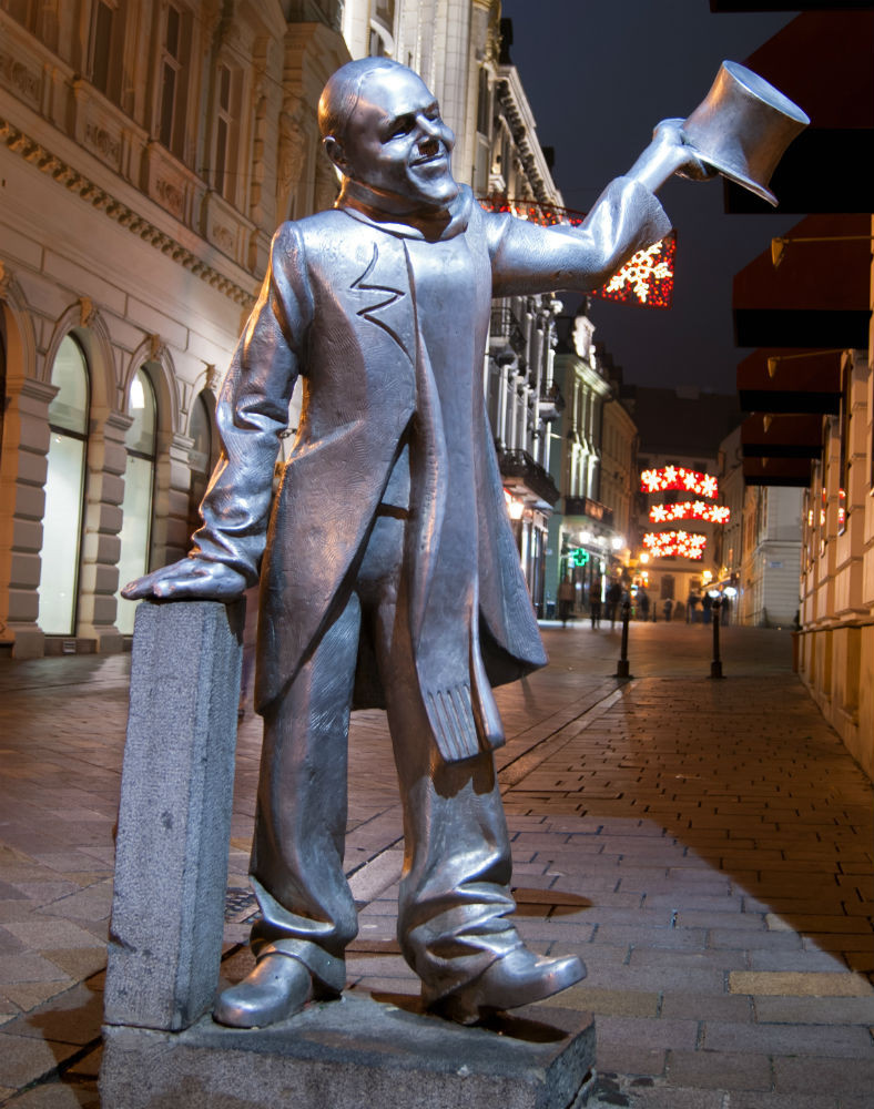 Na bratislavskom korze má Ignác Lamár sochu v životnej veľkosti.
