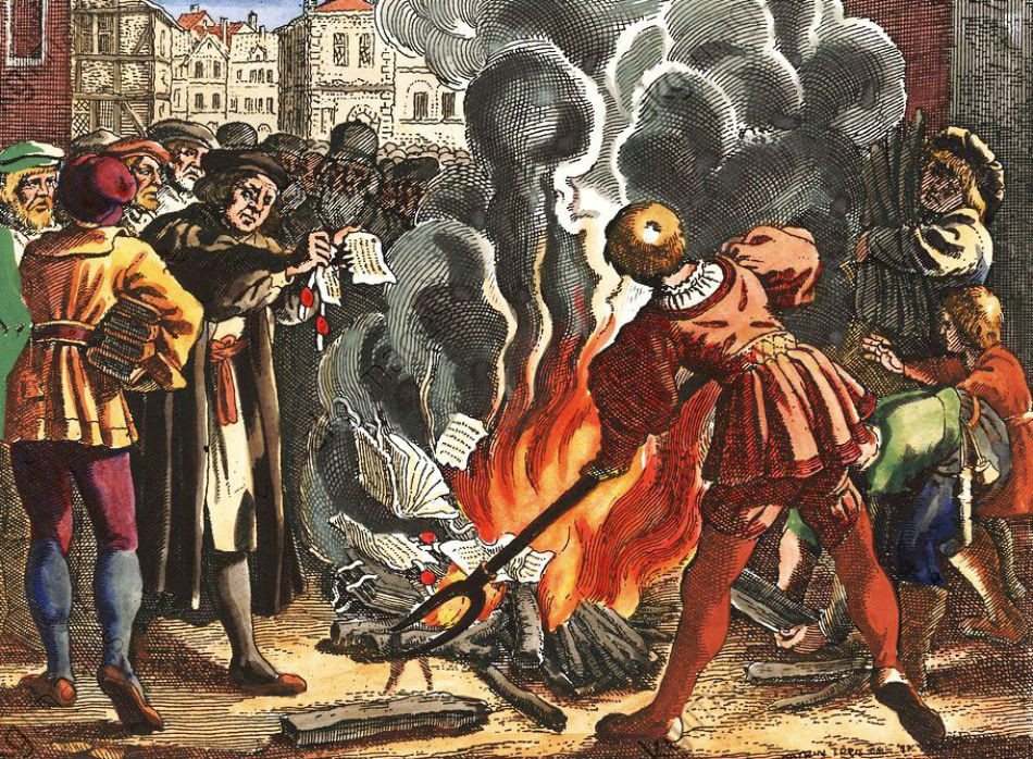 Pápežskú bulu, v ktorej bol obvinený z bludárstva, Luther v decembri 1520 vo Wittenbergu verejne spálil.