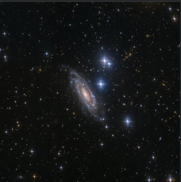 Veľké, jasné hviezdy okolo galaxie NGC 1964 zachytené z teleskopu Európskeho južného observatória v meste La Silla v Čile. NGC 1964 je špirálová galaxia vzdialená asi 70 miliónov svetelných rokov od Zeme v súhvezdí Lepus. V pozadí tohto obrázku je vidieť aj niekoľko ďalších vzdialených galaxií.