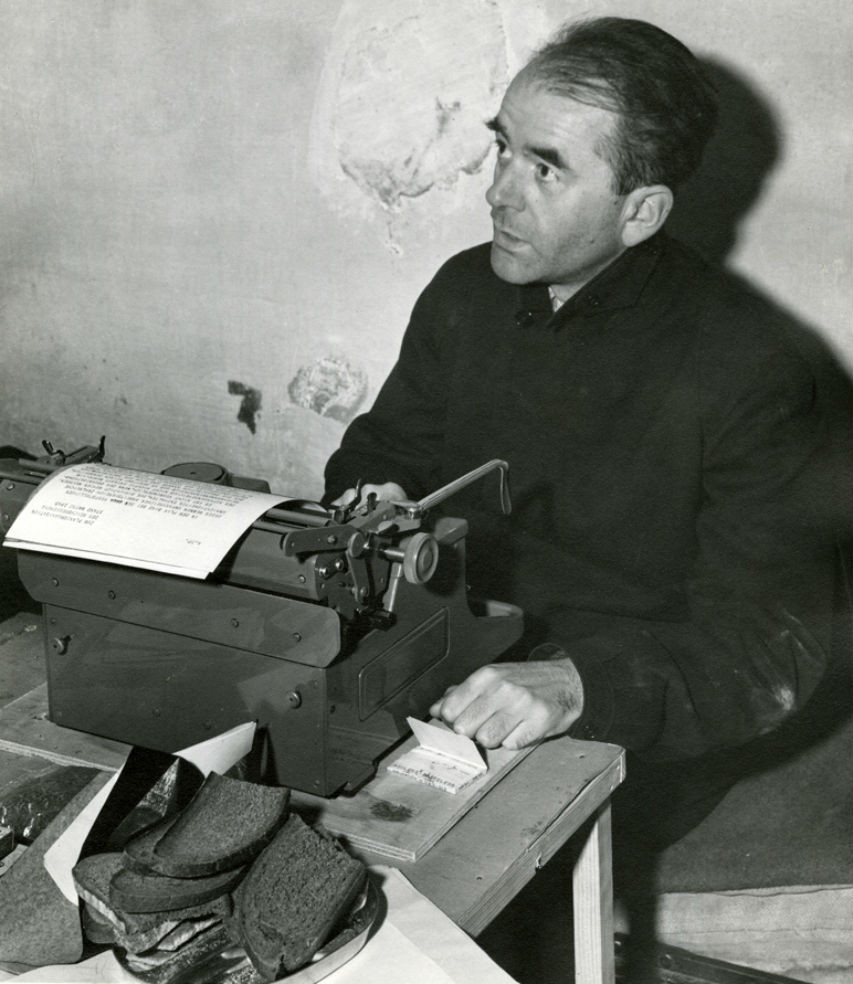 Speer vo svojej cele v čase Norimberského procesu.