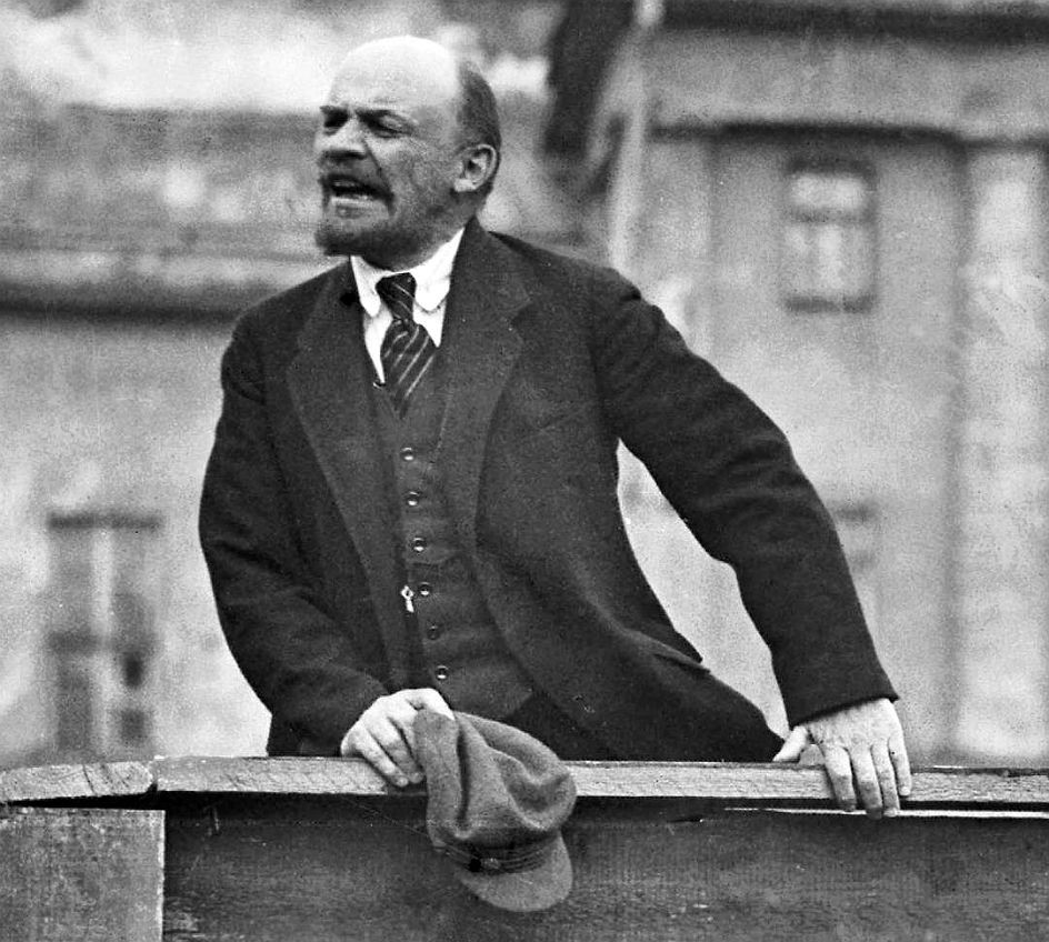 Vodca boľševikov Lenin vypracoval plán prevratu.