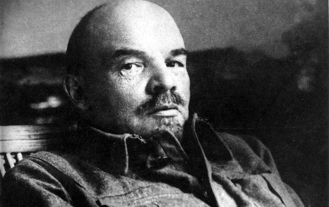 Lenin nikdy nepracoval, dnes by sme ho asi nazvali kaviarenským povaľačom.