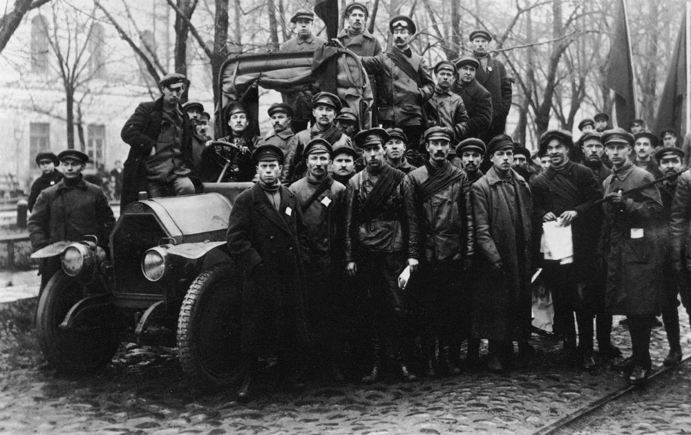 Príslučníci červených gárd v Petrohrade v novembri 1917.