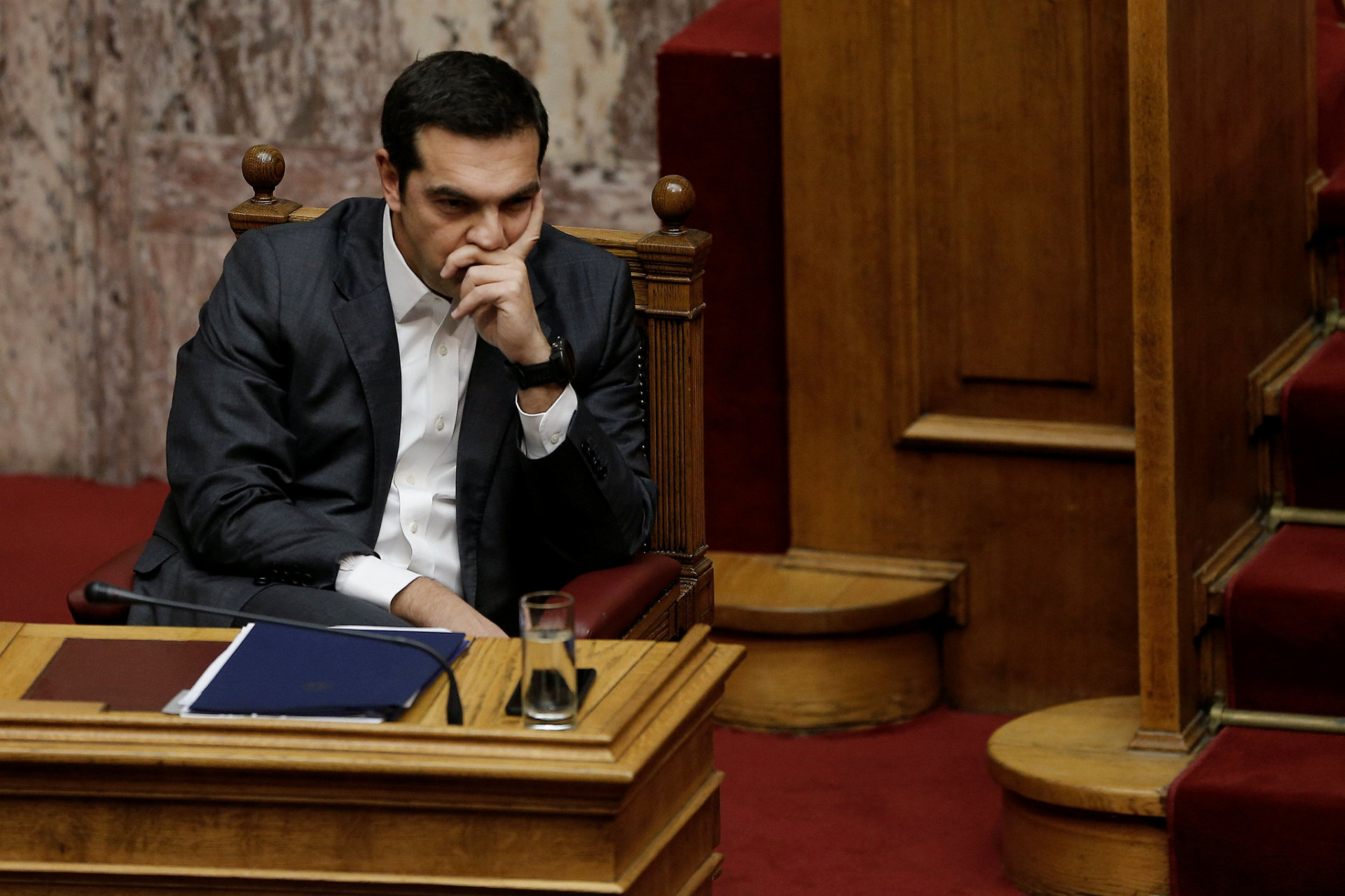 Grécky premiér Alexis Tsipras oslavovať rast ekonomiky zatiaľ nemôže. Musí pokračovať v reformnom úsilí.