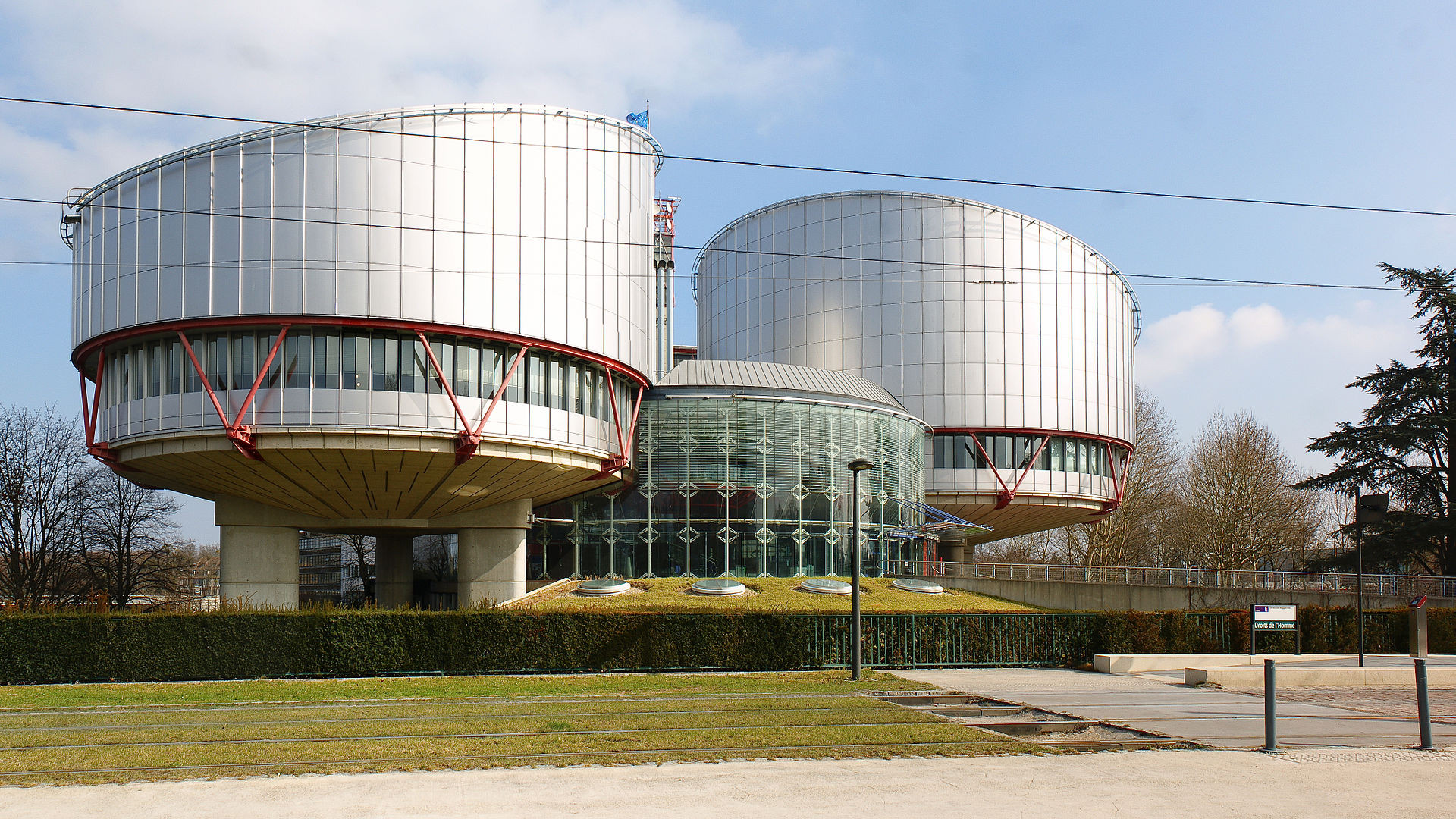 Európsky súd pre ľudské práva v Štrasburgu zabezpečuje ochranu ľudských práv 820 miliónom Európanov.