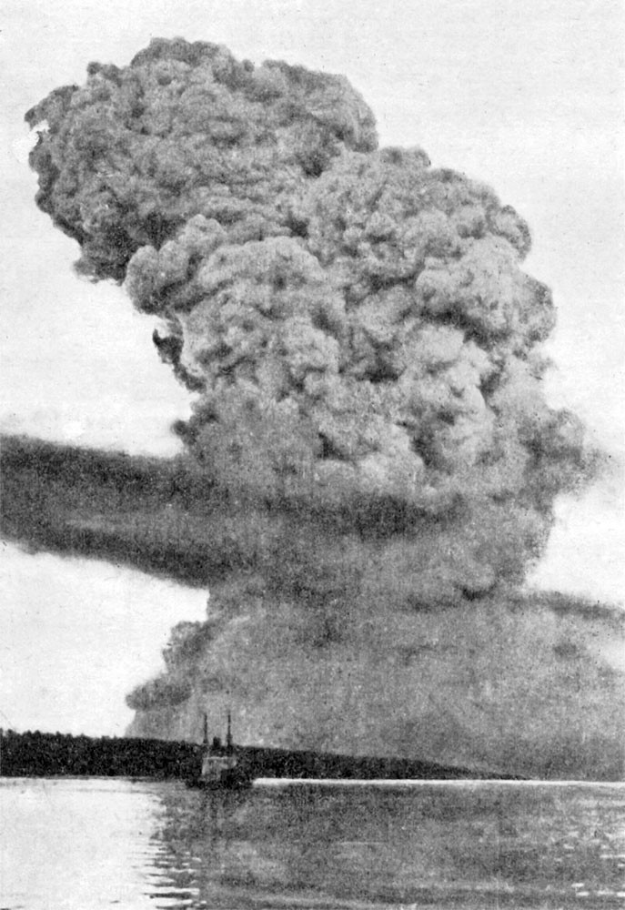 Jedna z mála fotografií zachytávajúcich explóziu v Halifaxe zo 6. decembra 1917. Vznikla asi 15 sekúnd po výbuchu.