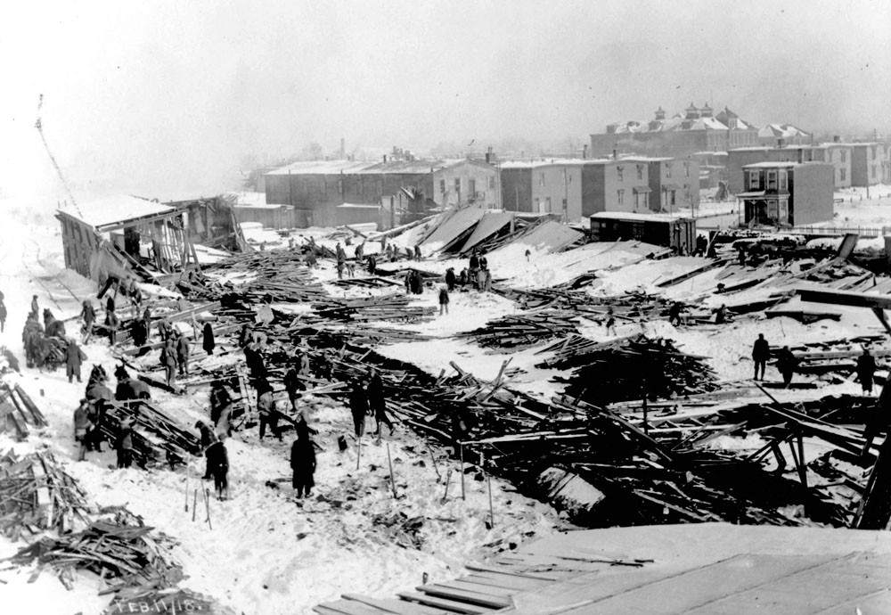 Výbuch v Halifaxe úplne zničil alebo vážne poškodil 12-tisíc budov a viac než šesťtisíc ľudí zostalo bez strechy nad hlavou.