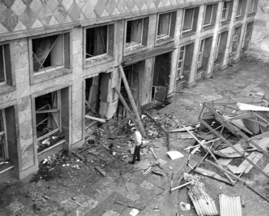 Budova veliteľstva americkej armády vo Frankfurte nad Mohanom po útoku RAF v máji 1972.