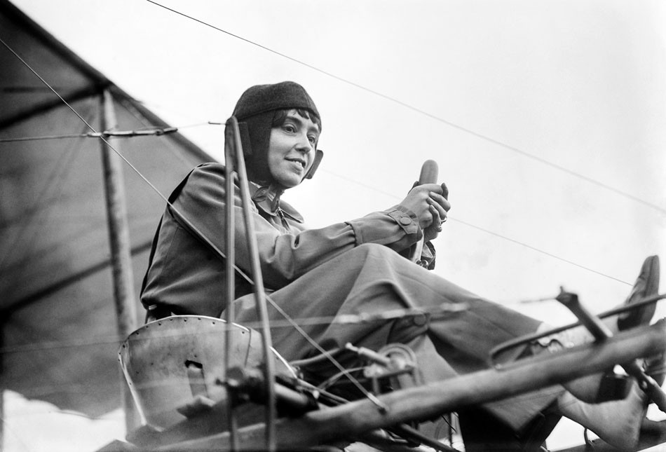 Hélène Dutrieu robila počas I. svetovej vojny prieskumné lety v okolí Paríža a pátrala po nemeckých jednotkách. 