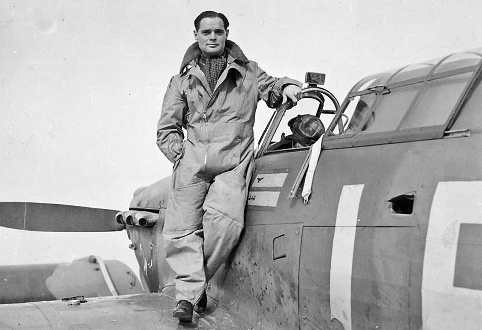V kokpite hurricanu bojoval aj Douglas Bader, legendárne stíhacie eso RAF počas druhej svetovej vojny.