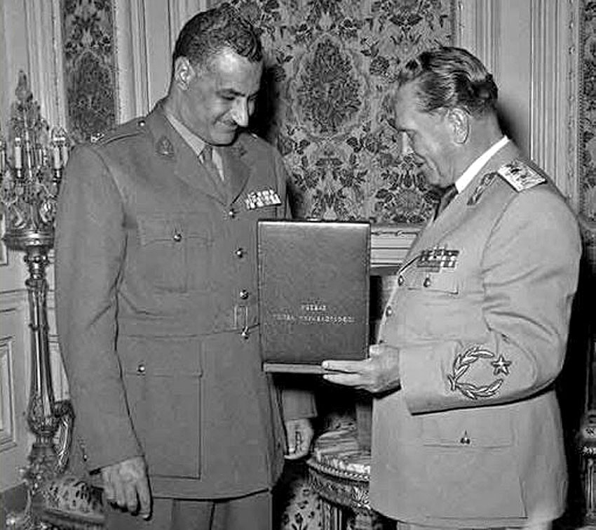 Egyptský prezident Džamál Abd an-Násir s juhoslovanským prezidentom Josipom Brozom Titom.