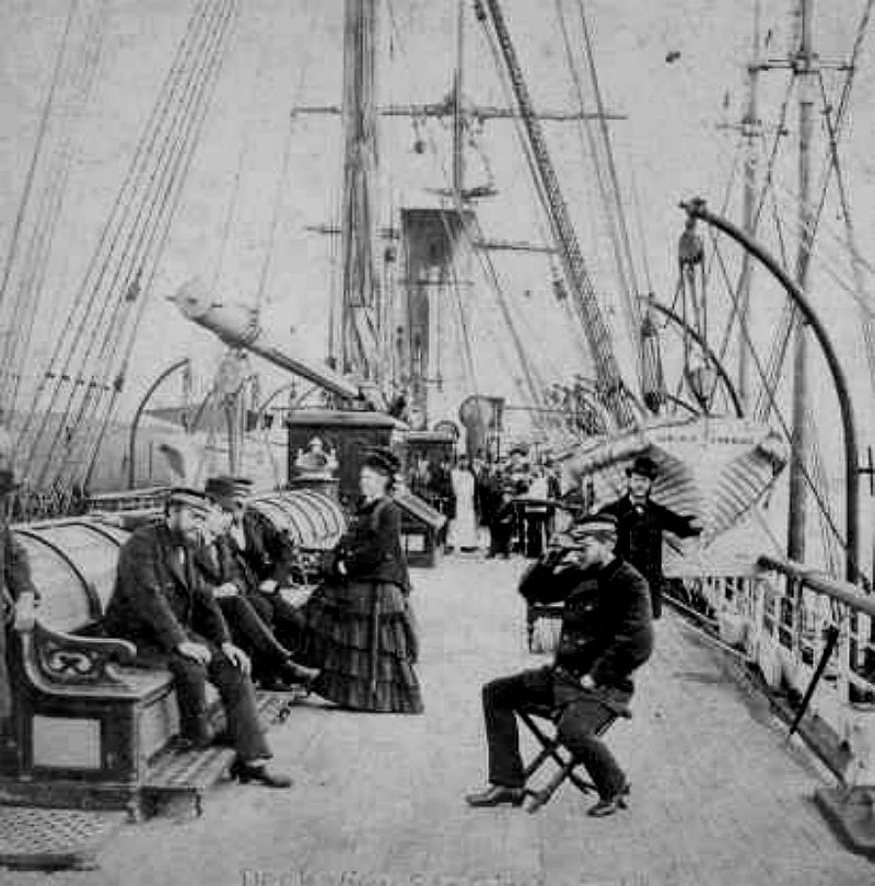 Cestujúci a posádka na palube lode Cimbria.
