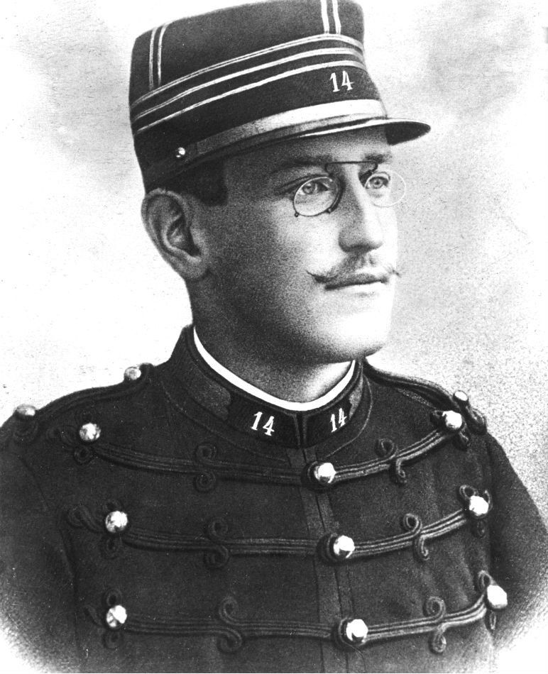 Kapitán Alfred Dreyfus pôsobil na generálnom štábe francúzskej armády ako stážista od roku 1893.