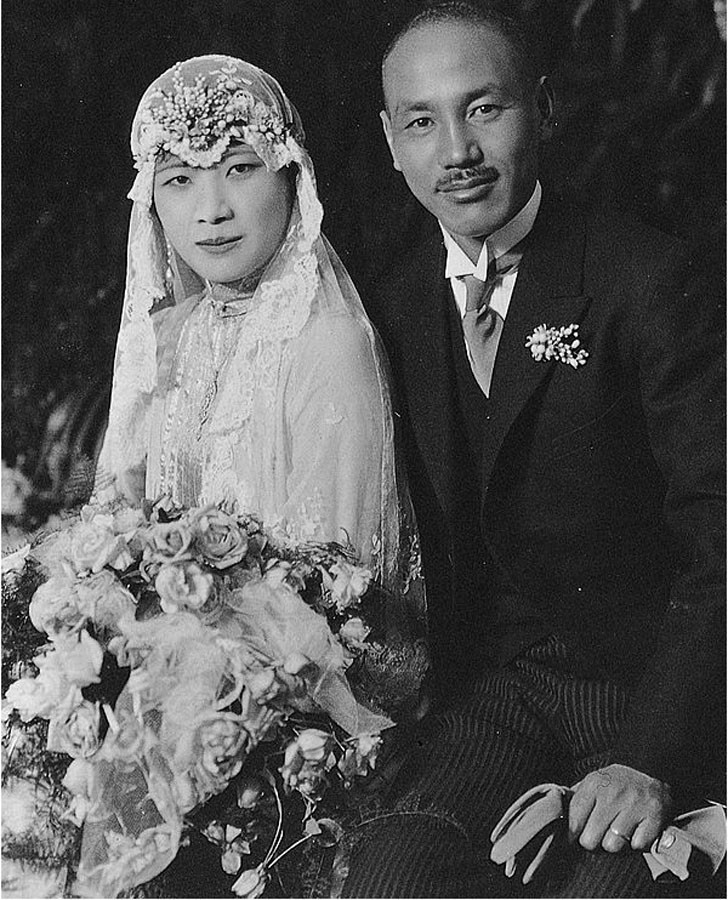 Za Čankajška sa vydala v roku 1927, keď už bol najvyšším veliteľom armády.