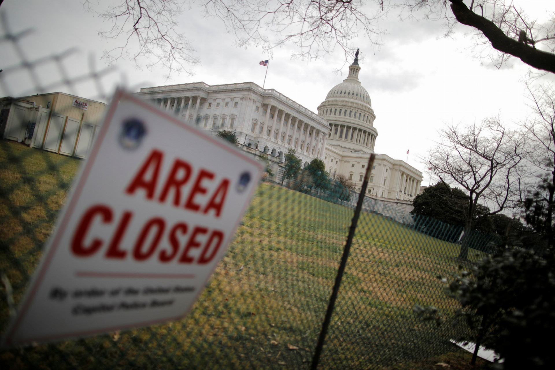 Počas odstávky mali turisti zákaz vstupu do washingtonského Capitolu, sídla oboch komôr parlamentu.