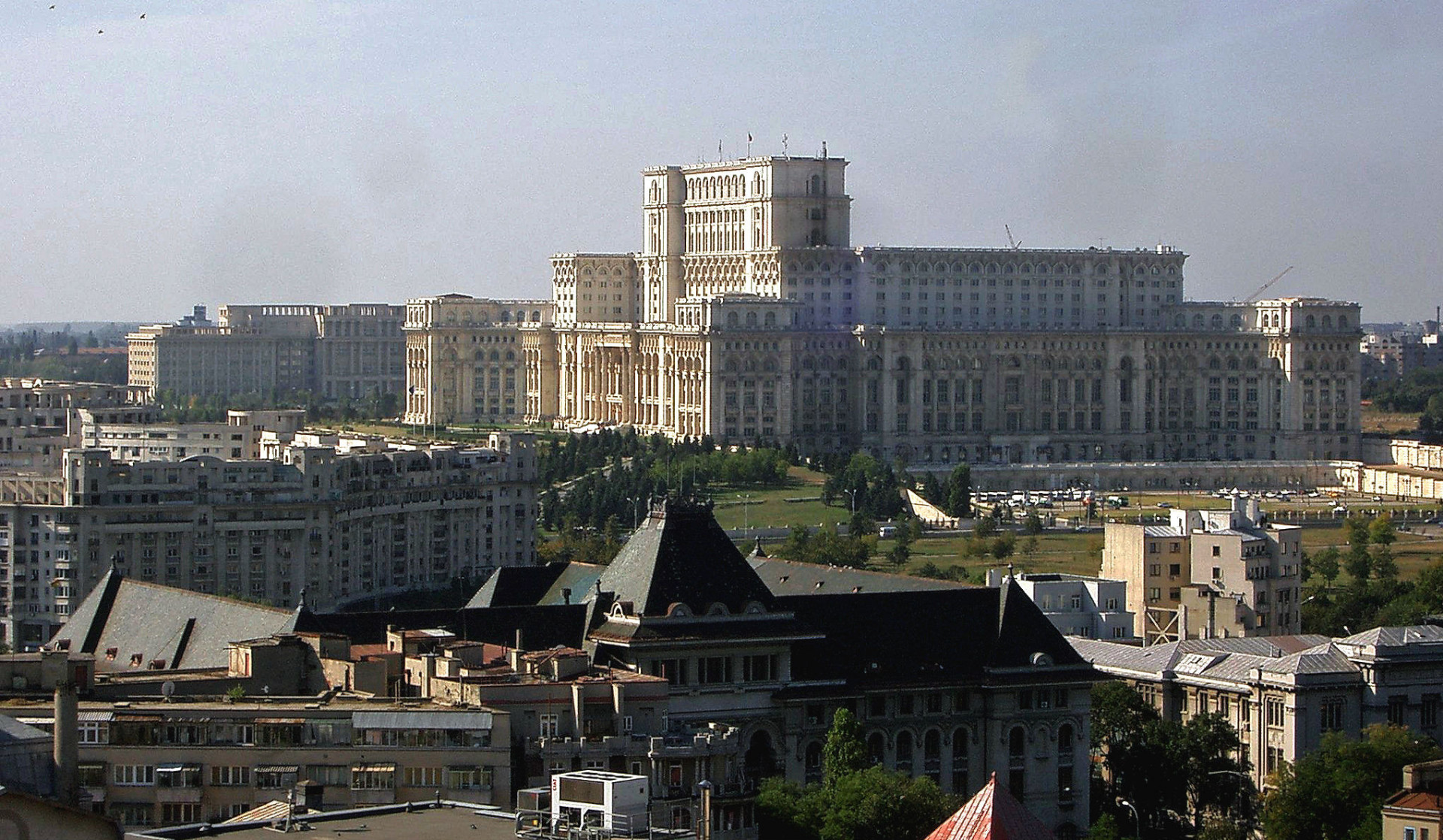 Palác ľudu, ktorý dal Ceaušescu postaviť v Bukurešti, je údajne druhou najväčšou administratívnou budovou na svete.