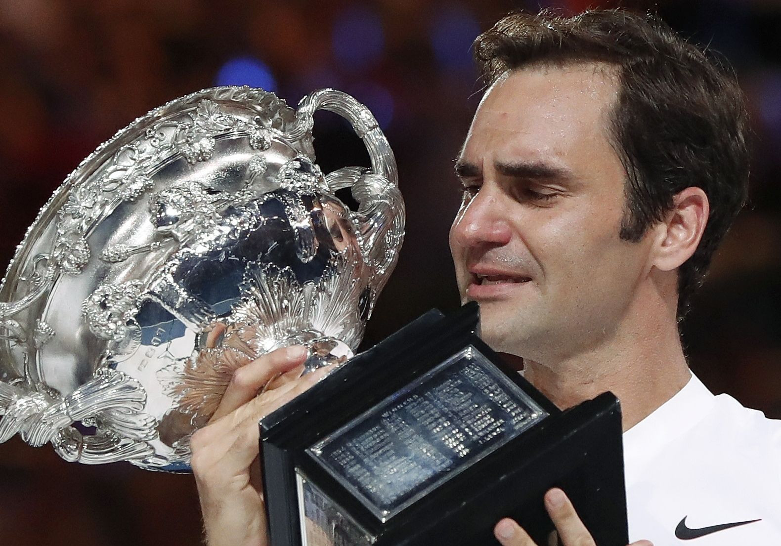 Kým v roku 2014 priniesol Federerovi triumf v Melbourne 915–tisíc amerických dolárov, teraz až 2,6 milióna.