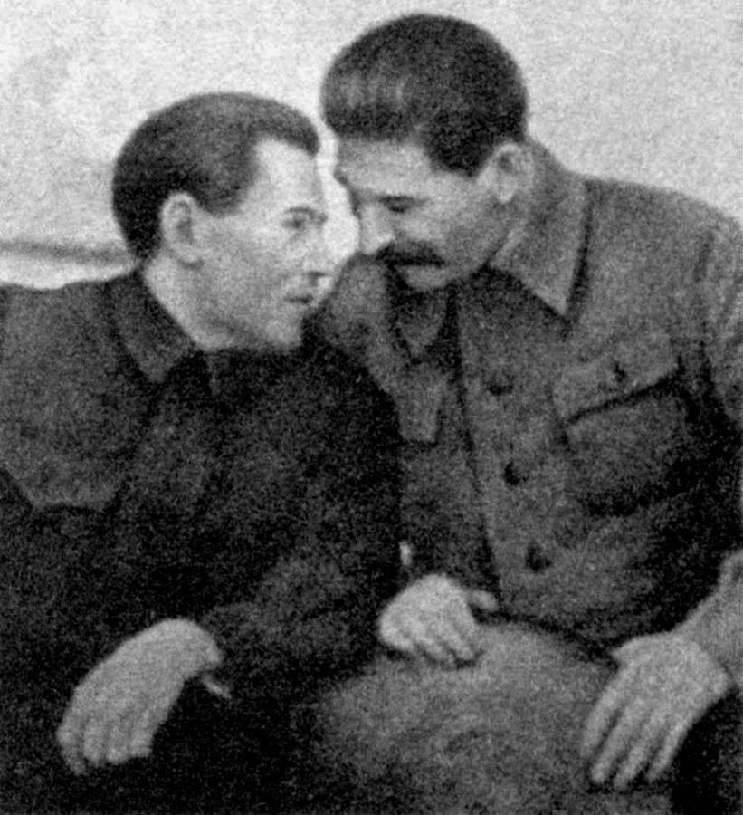 Stalin s Nikolajom Ježovom, ktorý bol v čase veľkého teroru šéfom NKVD.