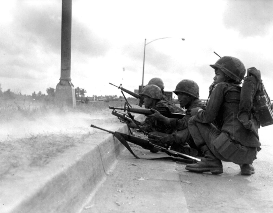 Príslušníci juhovietnamskej armády pri obrane Saigonu.