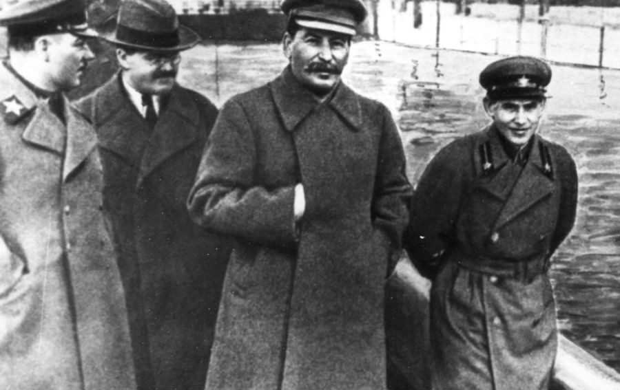 Kliment Vorošilov, Vjačeslav Molotov, Josif Stalin a Nikolaj Ježov