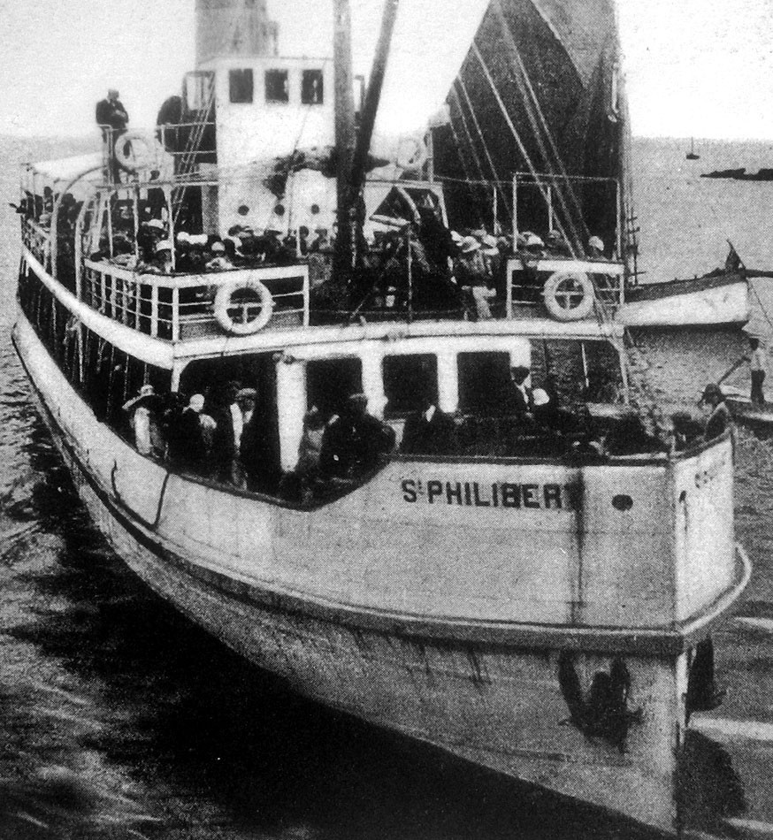 Loď Saint-Philibert postavili ako výletné plavidlo. Aj na pokojnej riečnej vode stačilo, aby sa cestujúci zhromaždili na jednom boku a nebezpečne sa naklonila.