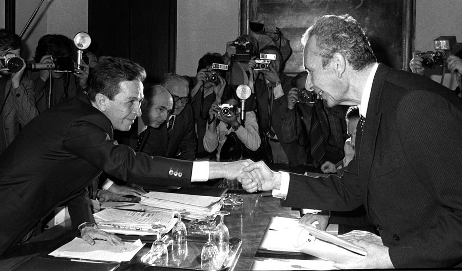 Aldo Moro (vpravo) počas rokovania so šéfom talianskych komunistov Enricom Berlinguerom.