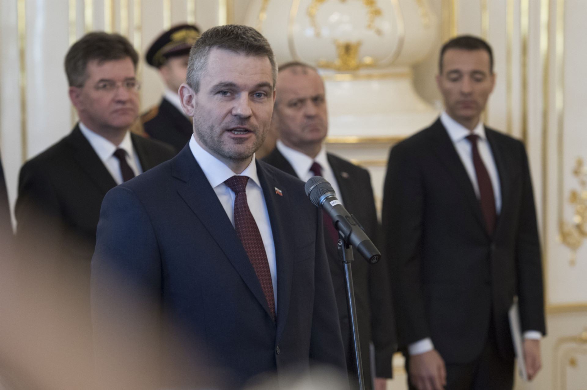 Na snímke v popredí novovymenovaný predseda vlády SR Peter Pellegrini (Smer-SD) počas vymenovania nových ministrov kabinetu 
