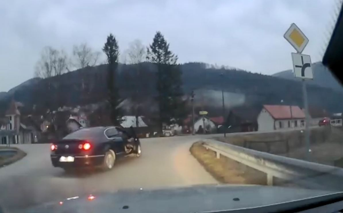 9964e033fa178ad98238d4b018c8595b