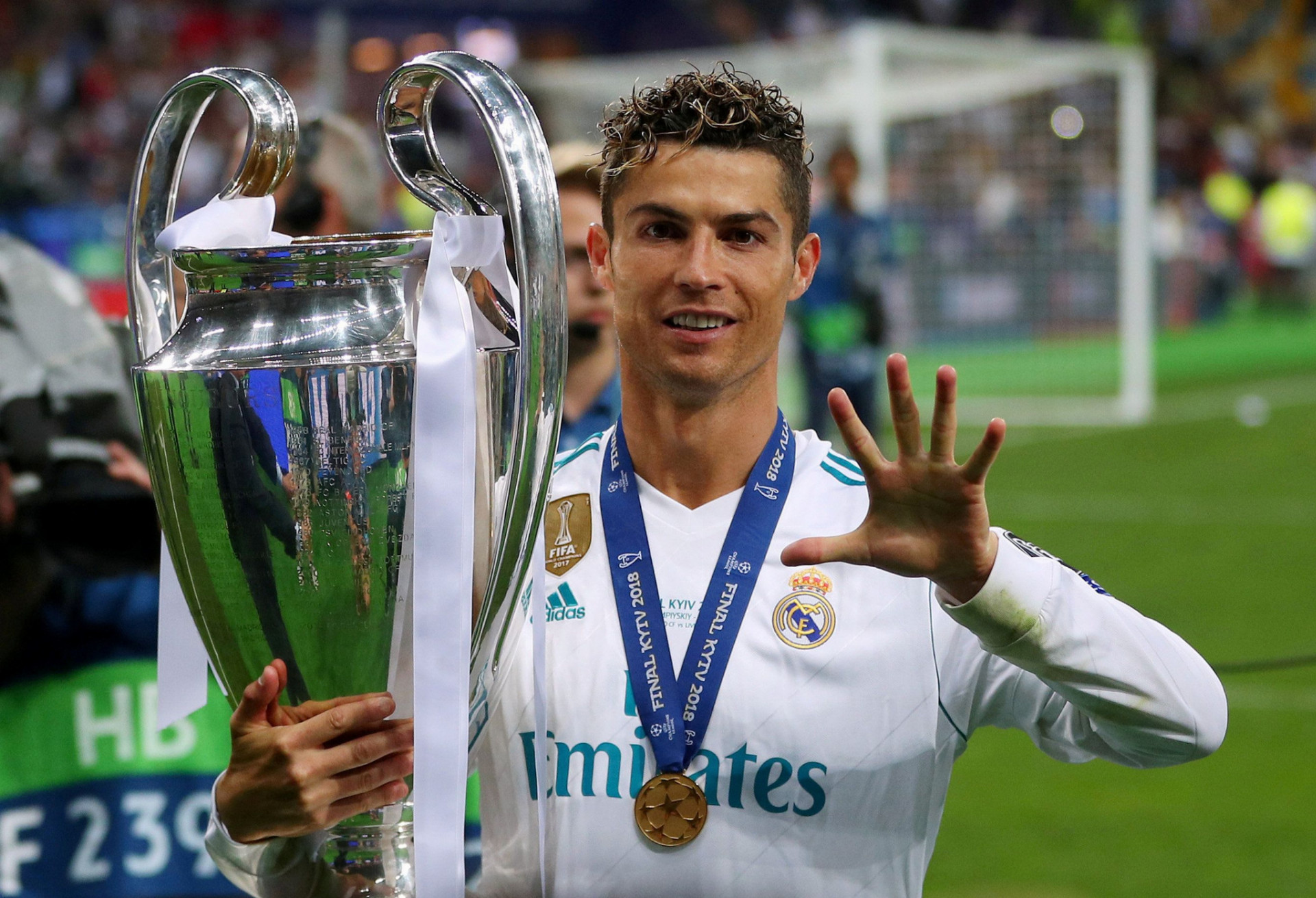 Cristiano Ronaldo sa stal prvým hráčom v Lige majstrov, ktorý túto súťaž vyhral päťkrát.