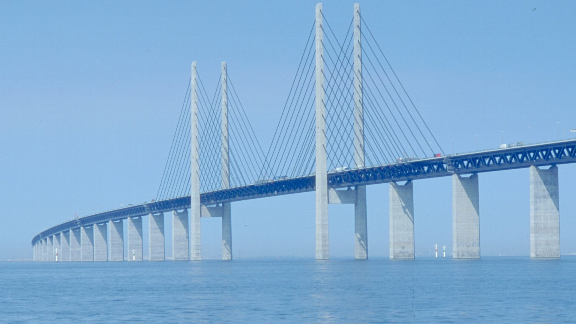 Most cez prieliv Öresund je najdlhším mostom na svete spájajúcim dve krajiny.
