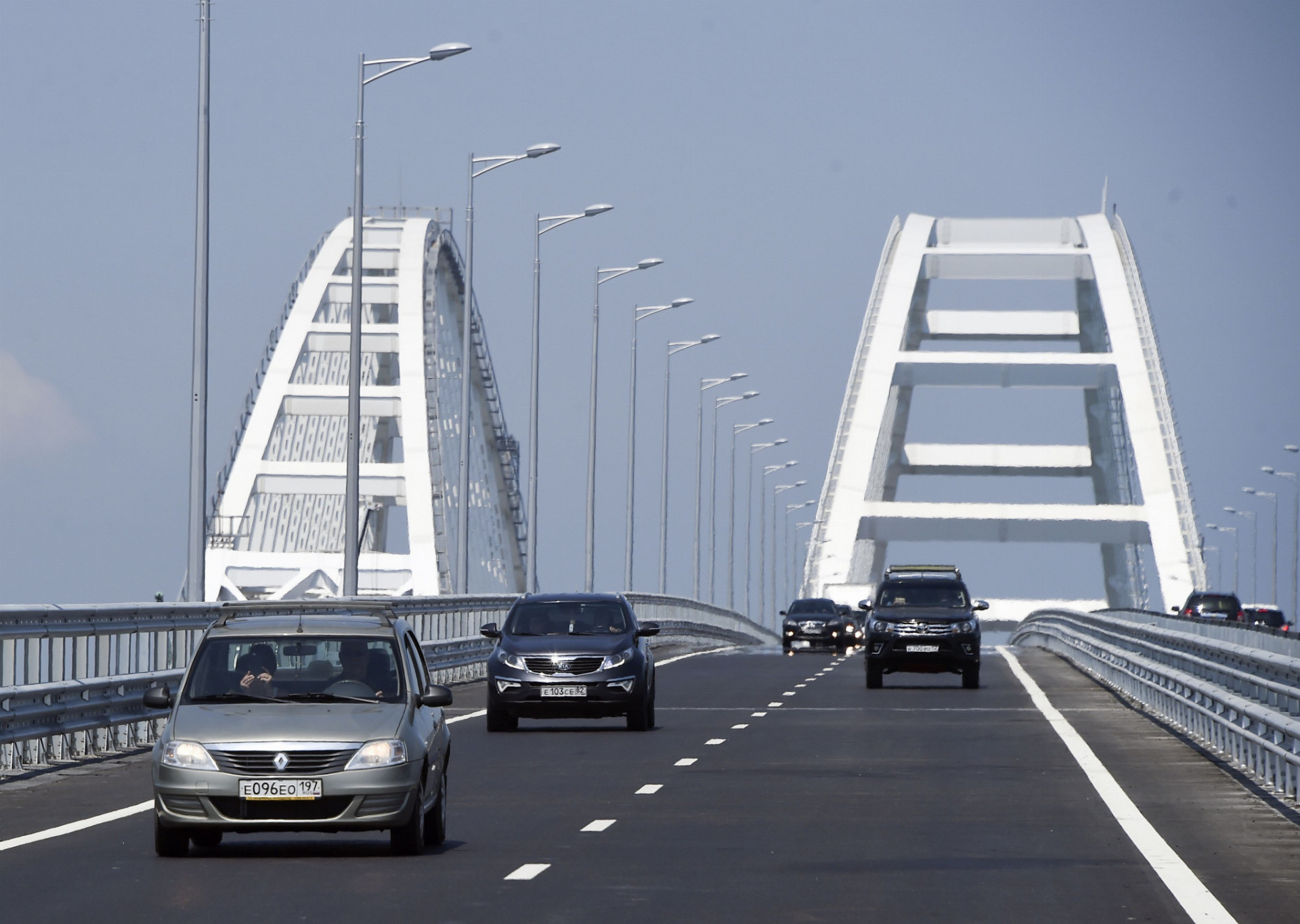 Nové napätie do vzťahov medzi Moskvou a Kyjevom vniesol most spájajúci Krym s Ruskom.