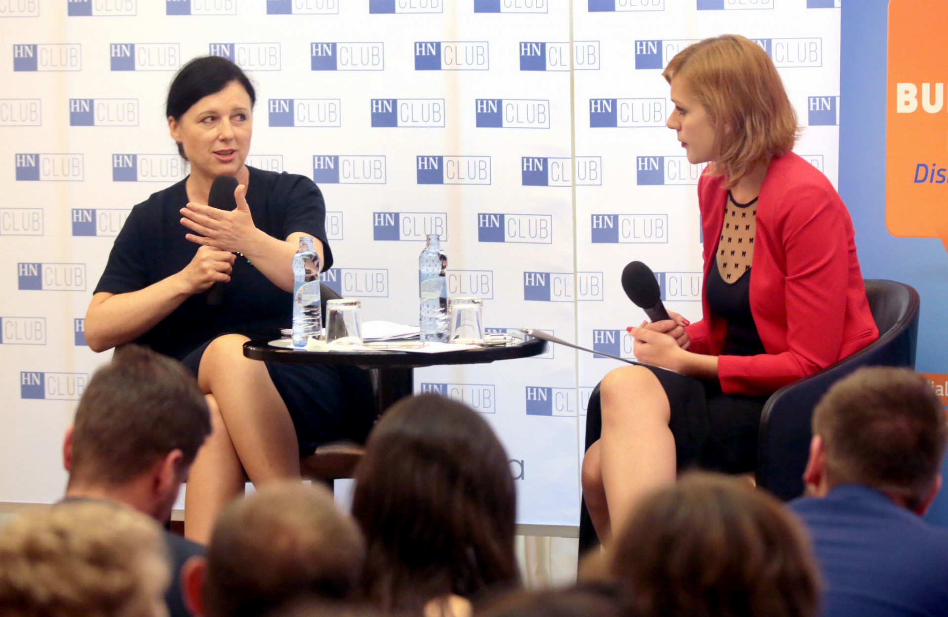 S eurokomisárkou Věrou Jourovou diskutovala šéfredaktorka HN Marcela Šimková.