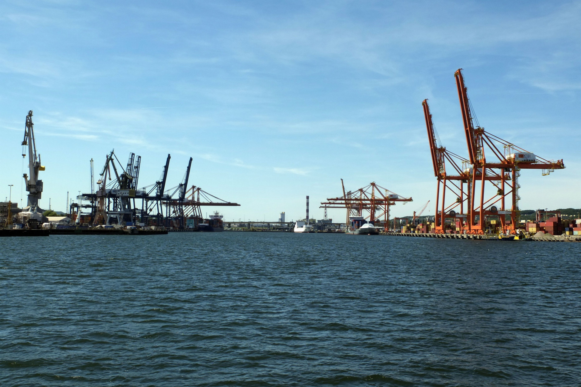 Logistické huby spoločností Baltic Container Terminal a Gdynia Container Terminal. 