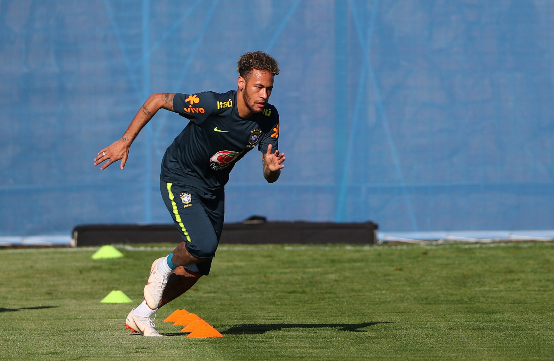 Brazílska hviezda Neymar je najdrahším hráčom na turnaji. Prestúpil z FC Barcelona do Paríža Saint-Germain v auguste 2017 za rekordných 222 miliónov eur.