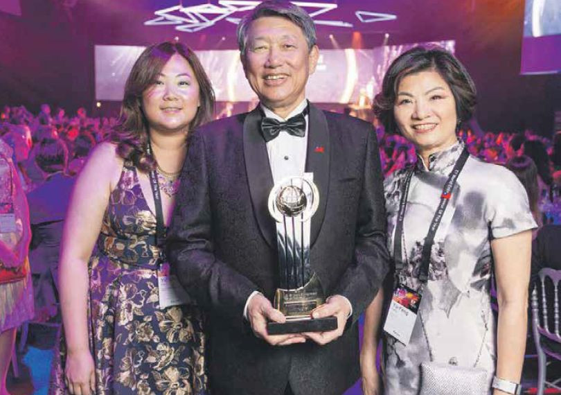 Ž´-chuej Kchuo (so zástupkyňami spoločnosti Topco) reprezentoval Taiwan na tohtoročnom vyhlasovaní svetového EY podnikateľa roka v Monaku.