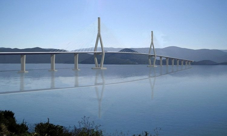 Most sa začal stavať hneď dvakrát. Nakoniec tento projekt úspešne skončia Číňania.