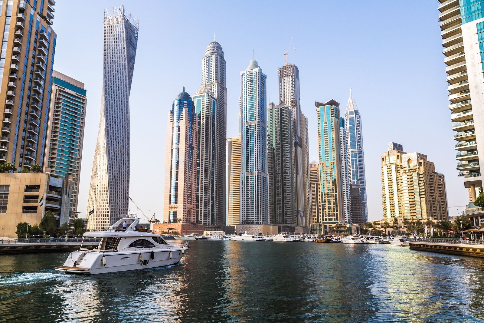 Dubajská štvrť Marina obklopená desiatkami vežiakov je často prezentovaná ako prototyp inteligentného mesta budúcnosti.