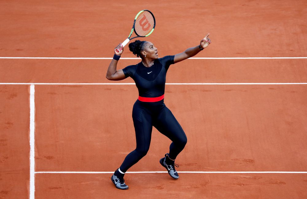 Serena Williamsová v kontroverznom odeve, kvôli ktorému sa na parížskom Roland Garros rozhodli sprísniť pravidlá obliekania tenistov.