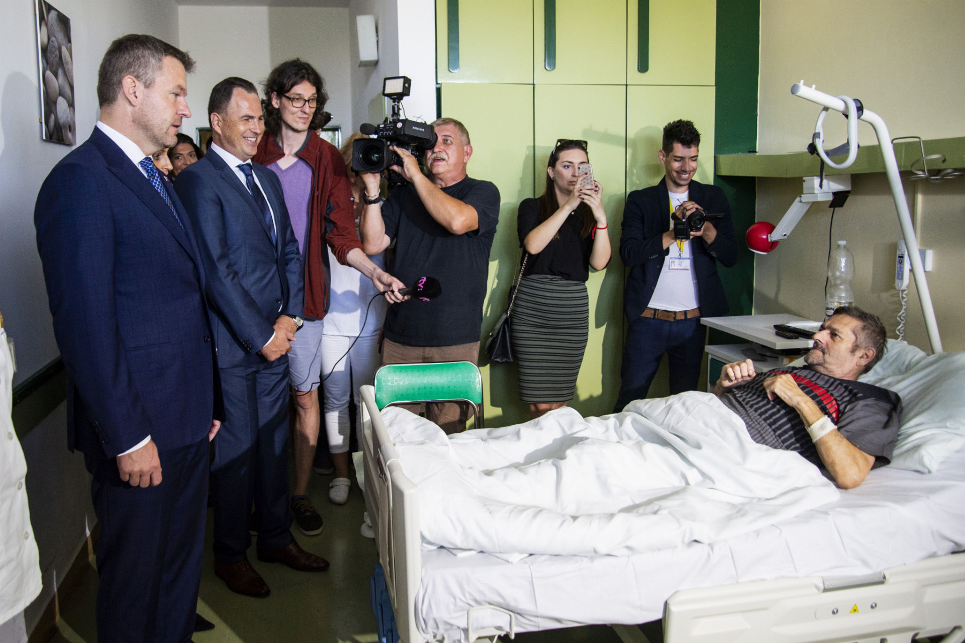 Premiér Pellegrini včera slávnostne odovzdal nové lôžka v Univerzitnej nemocnici v Bratislave.