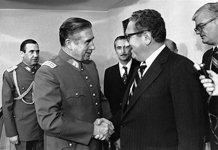 Generál Augusto Pinochet s americkým ministrom zahraničných vecí Henrym Kissingerom.