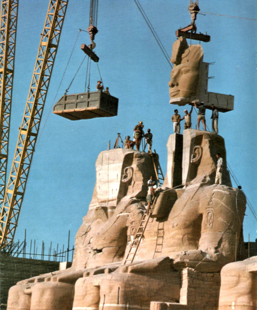 Presun skalných chrámov Abú Simbel trval štyri roky, kolosy museli kvôli nemu rozrezať.