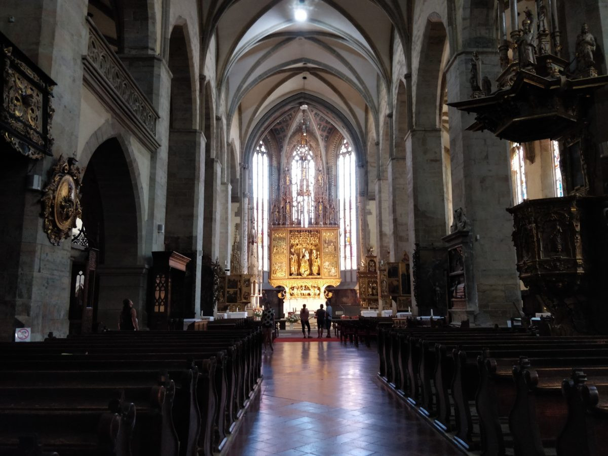 Baziliku sv. Jakuba stavali počas 14. storočia, je to kostol s druhou najväčšou výškou lode na Slovensku po Dóme sv. Alžbety v Košiciach. Radí sa medzi najcennejšie historické pamiatky u nás, vďaka jedinečným umeleckým dielam či kolekcii gotických krídlových oltárov.