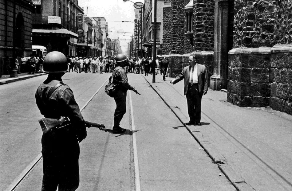 Proti protestujúcim študentom v hlavnom meste Mexika v roku 1968 tvrdo zasiahla polícia a armáda.