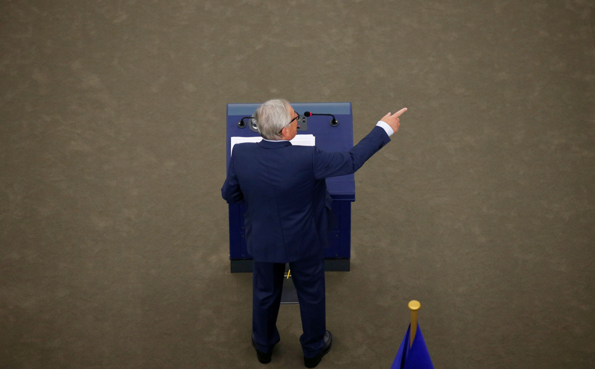 Európska komisia na čele so svojím šéfom Jeanom-Claudom Junckerom ukazuje Slovensku, akou cestou ísť. 