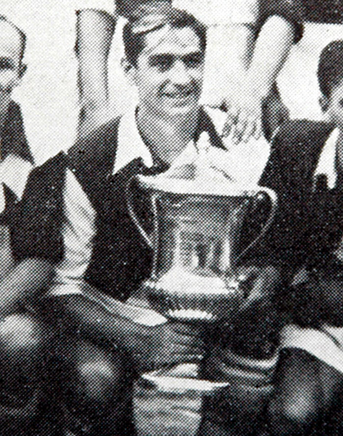 Slovák Ferdinand Daučík priviedol Slaviu Praha ako kapitán v roku 1938 zisku v tom čase prestížneho Stredoeurópskeho pohára.