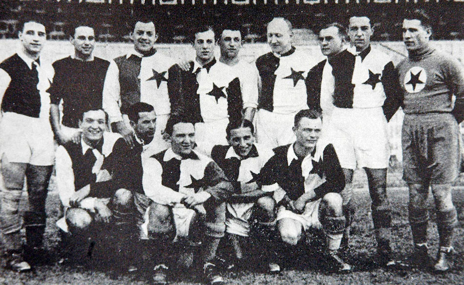 Tím pražskej Slavie z roku 1933. V hornom rade štvrtý zľava je Štefan Čambal, v tom čase najlepší slovenský futbalista.