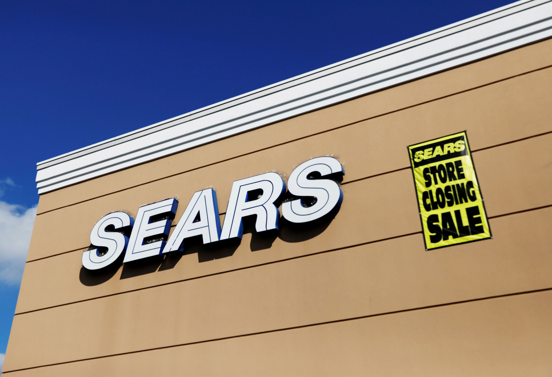 V roku 2005 sa Sears spojil s reťazcom Kmart, ktorý bol aj na Slovensku