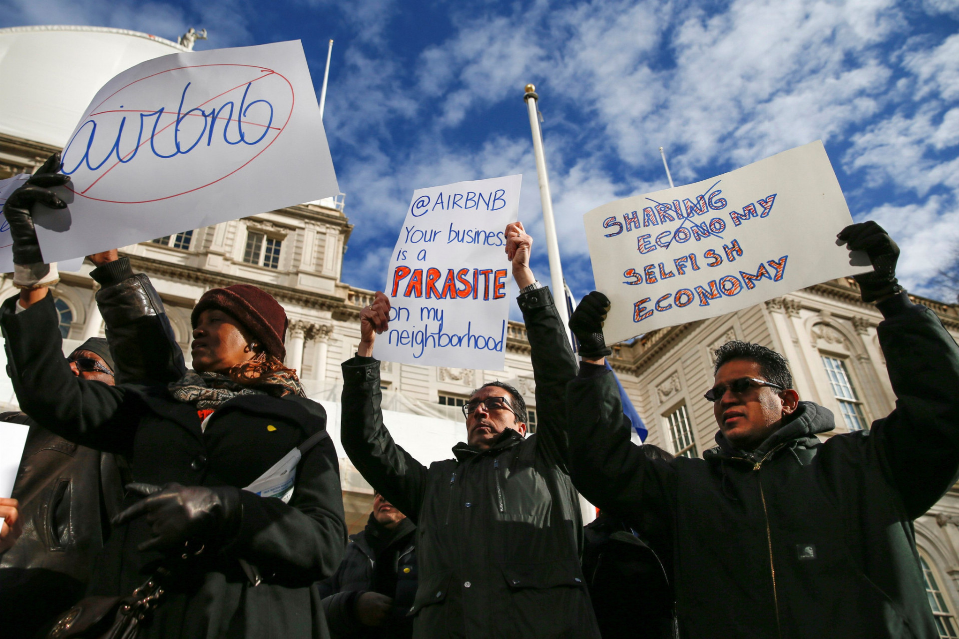 Proti Airbnb protestovali vo viacerých svetových mestách, medzi nimi aj v New Yorku.