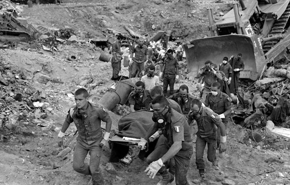 Dve minúty po útoku na americké kasárne, došlo k explózii aj v sídle francúzskych jednotiek v západobejrútskej štvrti Ramlat Bajdá. Zahynulo tam 63 ľudí.